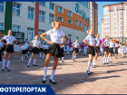 Белые банты и праздничные шарики: в Ростове прозвенел первый звонок