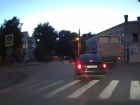 Выскочившие под колеса автомобилей «сумасшедшие» мамы с колясками под Ростовом попали на видео