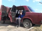 Двое молодых людей угнали припаркованный во дворе Ростова ВАЗ, подобрав к нему ключи
