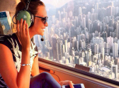 Виктория Лопырева любуется Гонконгом с борта самолета