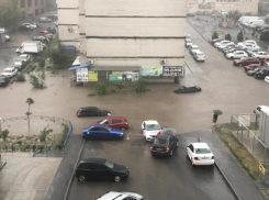 Власти Ростова назвали причину потопа на улице Извилистой