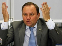 Виктора Дерябкина уличили в увиливании от обязанностей и депутатском «копипасте»