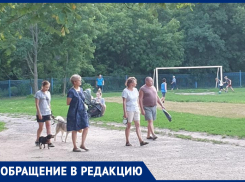В Ростове собачники оккупировали стадион школы на Западном