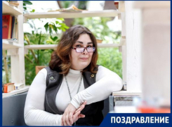 Неповторимую Юлию Манойлину поздравляют друзья и коллеги