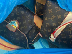 Таможенники конфисковали у предпринимателя 260 сумок Louis Vuitton в Ростовской области