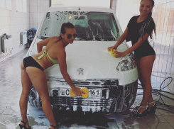 Длинноногие красотки в откровенных купальниках мыли автомобили таганрожцам 