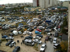 Привести в порядок автомобильные парковки в жилых дворах собираются власти Ростова