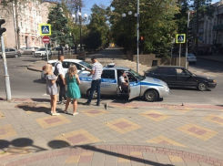 Сотрудники ДПС плевали на правила дорожного движения, собирая мзду с пешеходов в Ростове