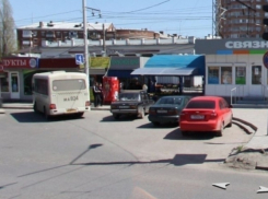 «Вонючие ларьки с хламом» на площади вокзала «Сельмаш» возмутили жителя Ростова