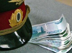 Полицейский из Ростова попался на взятке в 400 тысяч рублей