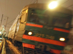 В Неклиновском районе электропоезд насмерть сбил молодую женщину