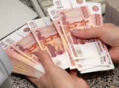 Ненасытный судебный пристав не постеснялся положить в карман миллион рублей от ростовчанки 