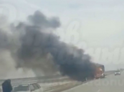 Дымила на многие километры сгоревшая в адском пламени «Газель» под Ростовом