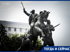 Тогда и сейчас: конь с большим достоинством украшает здание правительства Ростовской области