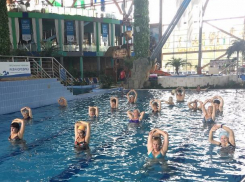 Оздоровительное занятие аквааэробикой в рамках Дня пожилого человека состоялось в Ростове 