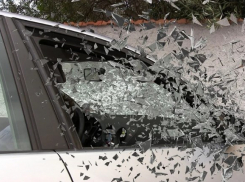 В Ростовской области водитель на скорости влетел в КАМАЗ и легковушку