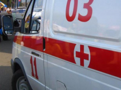 В Таганроге школьник, убегая от своры собак, попал под колеса машины