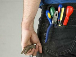 Невозмутимый лже-электрик оставил без света жителей многоэтажки в Ростове