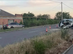 В деревне Ростовской области три человека пострадали в серьезном ДТП