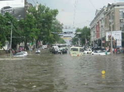 Катастрофичный ливень с выпадением месячной нормы осадков пообещали синоптики жителям Ростова