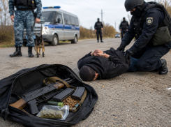 Под Ростовом задержали мужчину, выбросившего сумку с автоматом и патронами