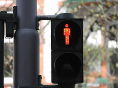 Поздно вечером на Малиновского в Ростове под машину попал мужчина