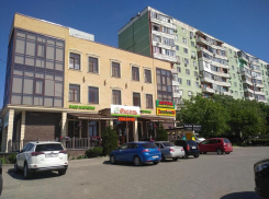 Ростовские тепловые сети не могут завершить ремонт из-за торгового центра над тепплотрассой