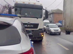 Фура насмерть сбила пешехода на Западном в Ростове 