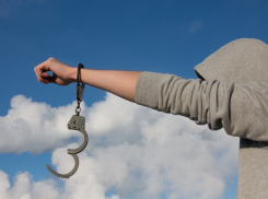 В Новошахтинске подросток избил мужчину