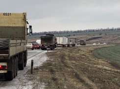 Движение на Северном обходе Ростова парализовало из-за гололеда