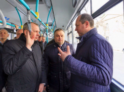 Безопасный экологически чистый автобус появился в Ростове и восхитил Кушнарева