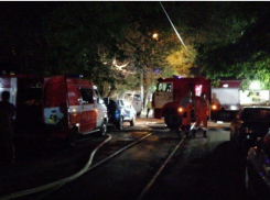 Более 50 человек тушили пожар в центре Ростова