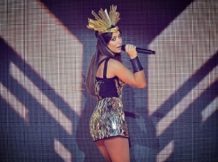 Скандально исключенная из числа самых красивых украинок Ани Лорак забрала Любовь из Ростова