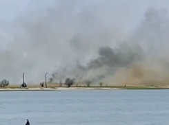 Жителей Ростовской области испугал ландшафтный пожар в районе Рогожкино