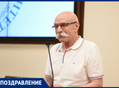Профессор ЮФУ и доктор философских и политических наук Виктор Макаренко отмечает юбилей