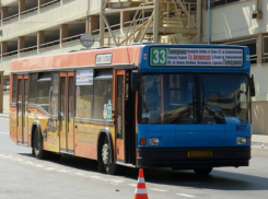 Обнаглевший водитель автобуса воровал транспортные карты пассажиров с деньгами в Ростове