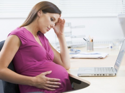 Руководитель юридической фирмы приговорен к обязательным работам за увольнение беременной дончанки