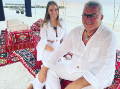 Дмитрий Дибров раскрыл главный интимный секрет крепкого брака с молодой супругой Полиной