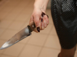 С раненой ягодицей оставила истекать кровью на полу своего приятеля жительница Ростова