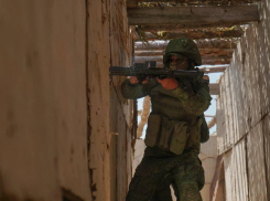 Новобранцы-контрактники ЮВО прошли обучение тактике штурма населенного пункта