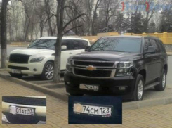 Хозяева элитных иномарок попытались спрятать свои номера, чтобы не платить за парковку в Ростове