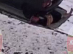 Труп мужчины нашли под окнами МКД в Суворовском