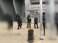 Источник: причиной оцепления в центре Ростова стал захват заложников