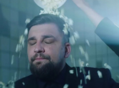 Зрители раскритиковали любовницу Бондарчука в совместном клипе с ростовчанином Бастой