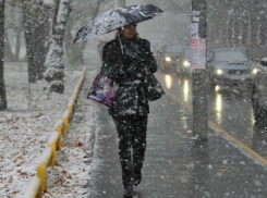 Холодным и снежным выдастся первый день рабочей недели для жителей Ростова