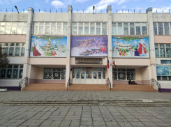 «Придем к изгоям»: ростовчанка нарвалась на гнев в родительском чате из-за отказа сдавать деньги на уборку класса