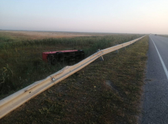 В Ростовской области водитель Mercedes Benz заснул за рулем и погиб в ДТП