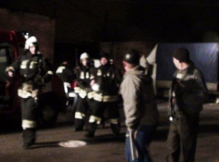 Крупный пожар в Батайске произошел в мебельном цехе компании «Донская корона»