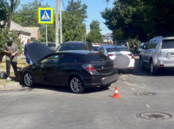 В Ростове в ДТП с участием трёх автомобилей пострадали пятеро, в том числе ребёнок