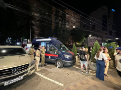 Силовики снова нагрянули с проверкой в ночные клубы Ростова и вручили мигрантам повестки 